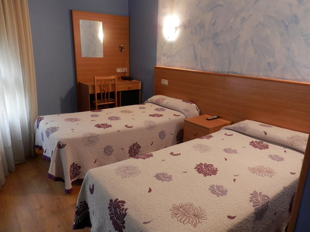 Hotel Dona Maria Gijon Room photo