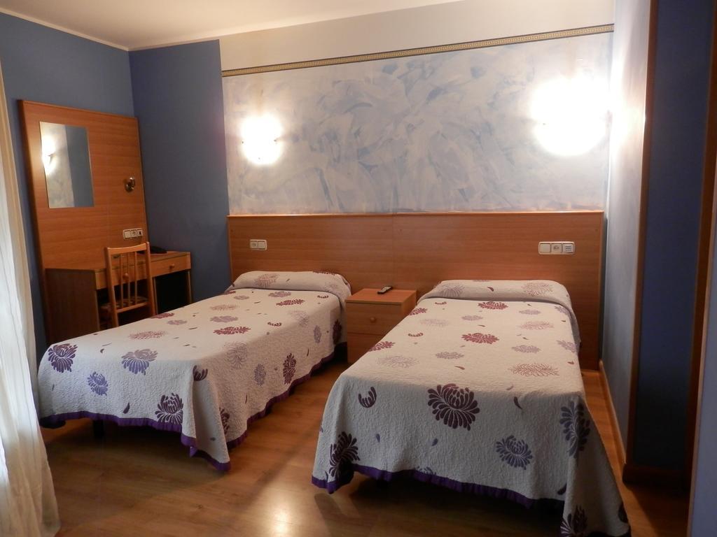 Hotel Dona Maria Gijon Room photo