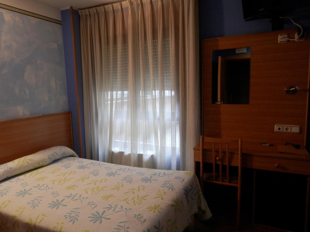 Hotel Dona Maria Gijon Room photo