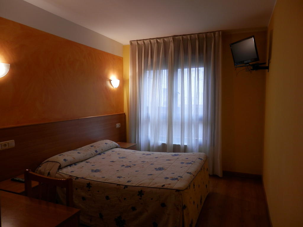 Hotel Dona Maria Gijon Room photo