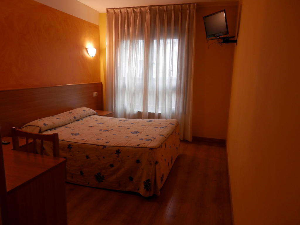 Hotel Dona Maria Gijon Room photo