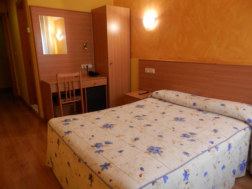 Hotel Dona Maria Gijon Room photo